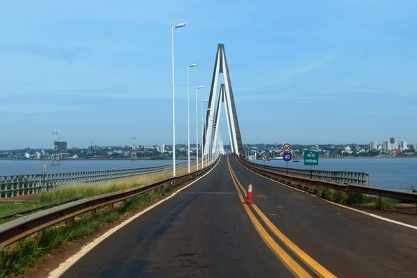 Cruce fronterizo Encarnación-Posadas, cada vez más cerca de reabrirse, según Luis Yd  - Nacionales - ABC Color