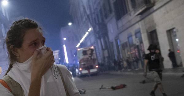 La Nación / Arrestos en círculos de ultraderecha tras violentas manifestaciones en Roma