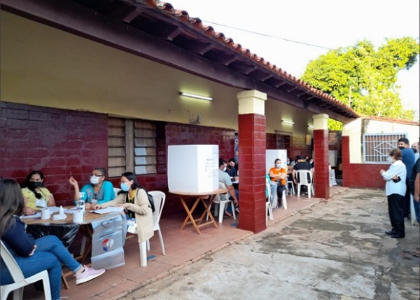 Primeros cortes de bocas de urna retratan importante diferencia en Asunción