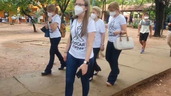Familia de Óscar Denis vota y pide información de secuestrados