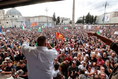 Exigen ilegalizar los movimientos fascistas en Italia tras una noche de caos - Mundo - ABC Color