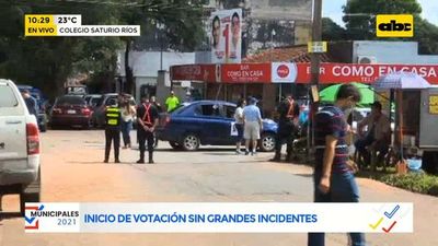 Afiches, calcomanías y propaganda política en inmediaciones de local de votación en San Lorenzo - ABC Noticias - ABC Color