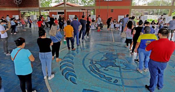 La Nación / Tercer corte de boca de urna mantiene al “televisivo” en la punta