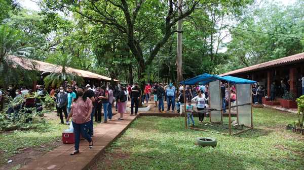 Masiva afluencia de electores a tres horas del cierre de votaciones - La Clave