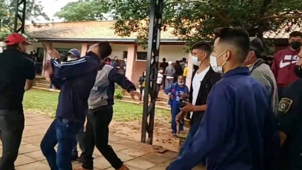 Colorados y liberales se enfrentaron a trompadas en San Joaquín
