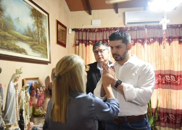 Nenecho Rodríguez reza y hace propaganda por su lista en redes - Nacionales - ABC Color