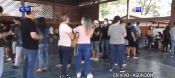 Masiva concurrencia a minutos del cierre de locales de votación | Noticias Paraguay