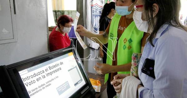 La Nación / En capital la participación mantuvo su promedio histórico, sin atisbo de romper las previsiones