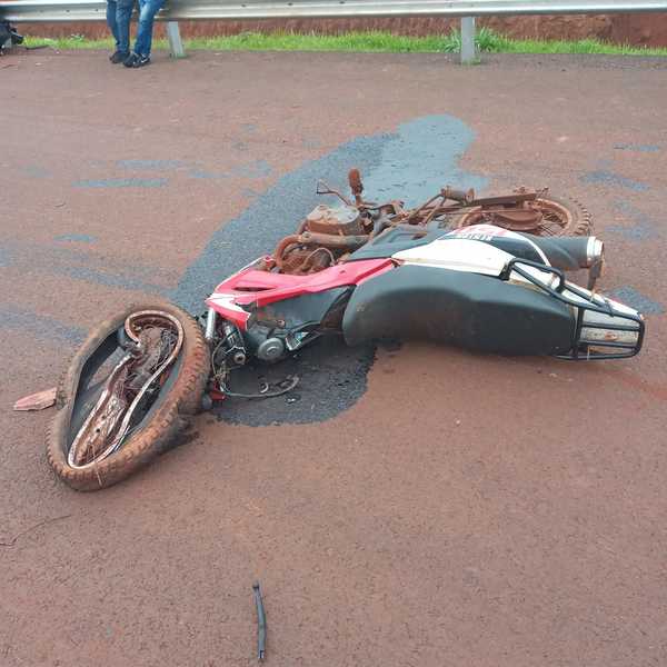 Choque frontal entre MOTO y CAMIONETA deja DOS MUERTOS