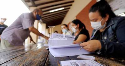 La Nación / Colegios electorales cerraron los portones