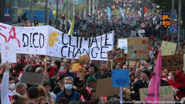 Decenas de miles de personas se manifiestan en Bruselas por el clima