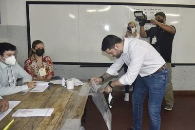 Nakayama ganó en la mesa donde votó “Nenecho” - Nacionales - ABC Color
