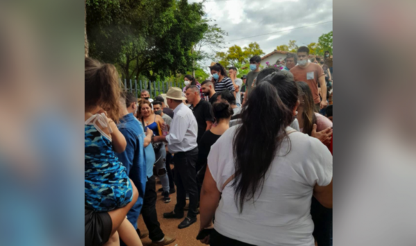 Diario HOY | Incidentes en Caacupé: denuncian a candidato y su equipo por avasallar a funcionaria electoral