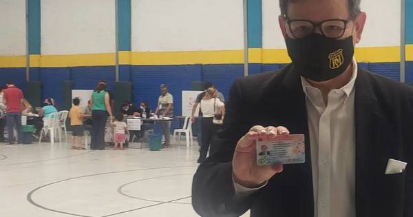 La Nación / “¡Soy el colmo!”, dijo Carlos Martini al querer votar con su registro de conducir