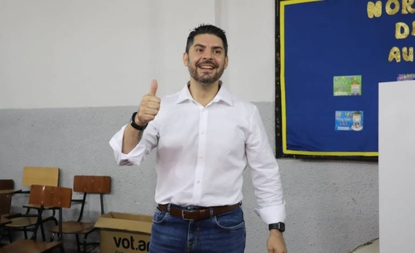 Diario HOY | "Nenecho" logra victoria en las municipales y es reelecto como intendente de Asunción