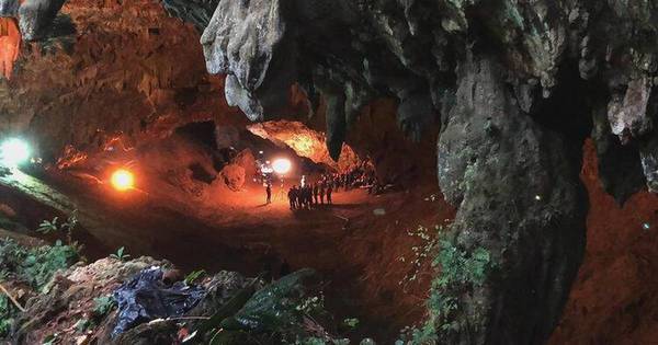 La Nación / “El rescate” desentierra imágenes de los niños en la cueva de Tailandia