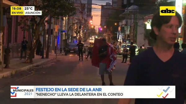 Montan escenario frente a la ANR - ABC Noticias - ABC Color