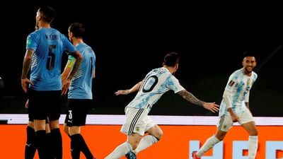 Argentina doblega a Uruguay con suficiencia