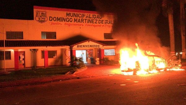 Denuncian que colorados causaron destrozos en sede municipal de Domingo Martínez de Irala