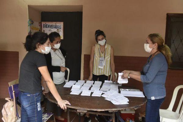 Huyó con la “vaquita” para comprar papel higiénico para mesas de votación - Nacionales - ABC Color