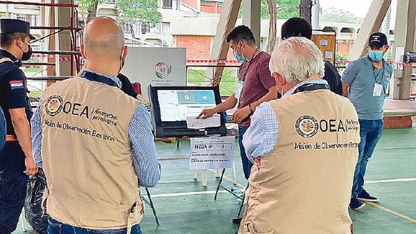 Jefe de Misión de la OEA resalta uso de máquinas de votación