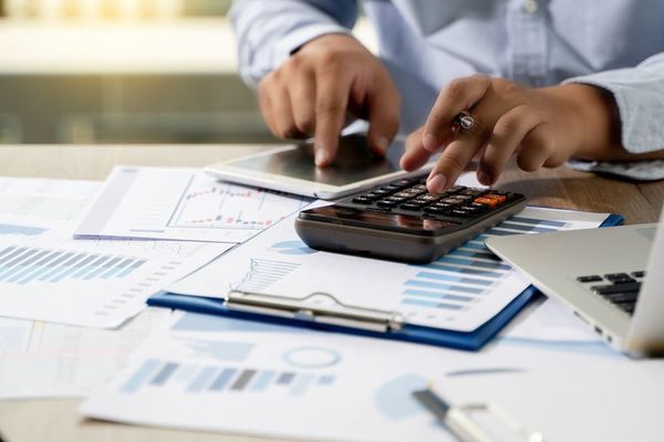 El 2021 acumula déficit fiscal de 1,6% del PIB hasta septiembre y fisco mantiene proyección de 4% para cierre del año - MarketData