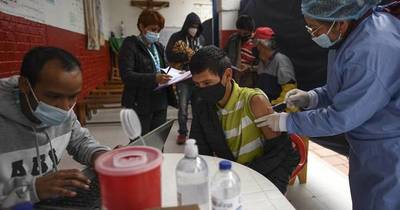 La Nación / Las vacunas son eficaces al 90% contra formas graves de COVID-19