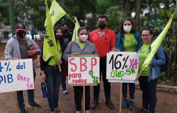 Docentes prosiguen con paro y agregan huelga de hambre a la medida de fuerza