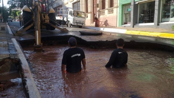 Diario HOY | Más de 8 barrios sin agua por cráter de la Essap en el microcentro