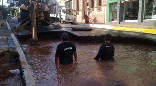 Más de 8 barrios sin agua por cráter de la Essap en Asunción
