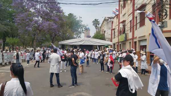 Médicos 'reevaluarán' huelga