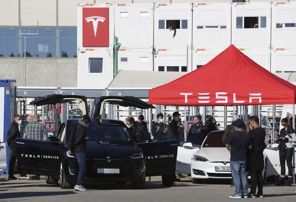 Tesla inauguró su primera gran fabrica europea