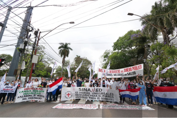 Crónica / Protesta de médicos: “No vamos a parar, vamos a seguir haciendo esto en todo el país”