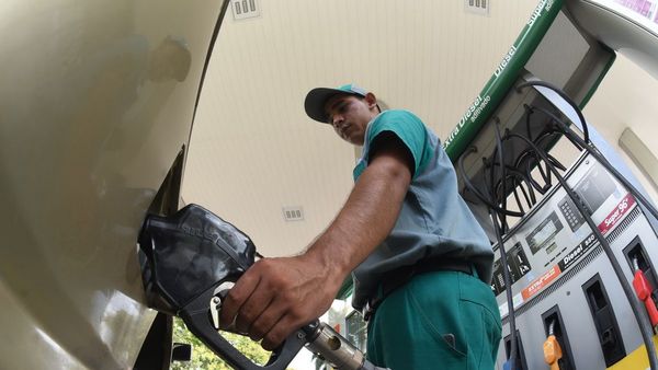 Mayoría de gasolineras comienza a subir el combustible G. 600 más por litro