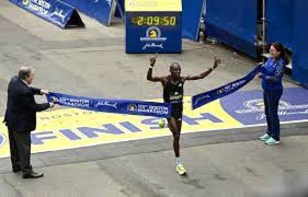 El keniano Benson Kipruto gana la 125 edición del Maratón de Boston
