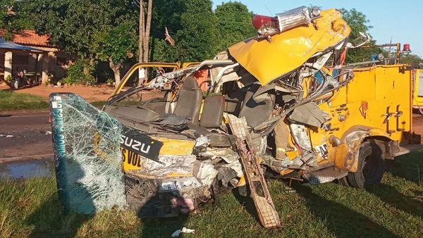 Bombera murió tras choque de carro hidrante con un camión