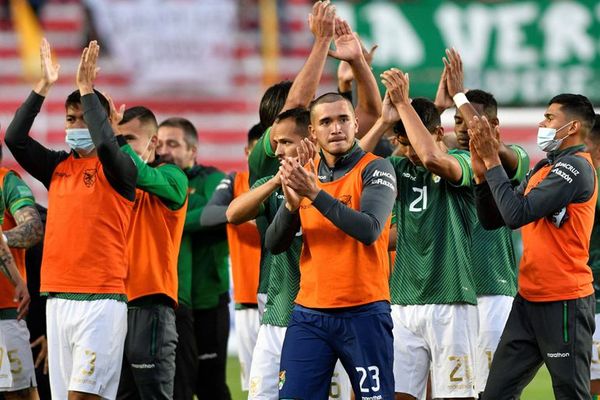 Bolivia, con oxígeno, pero sigue en terapia - Fútbol - ABC Color