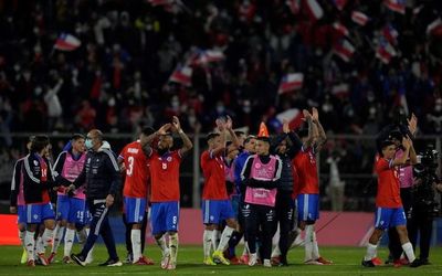 La generación dorada de Chile se resiste al retiro y sueña con Qatar - Fútbol - ABC Color