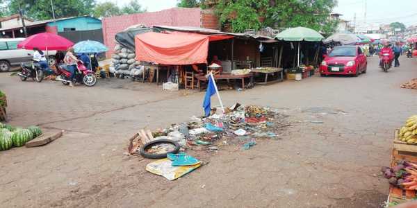 Basura, un problema sin solución en el mercado de Concepción | Radio Regional 660 AM