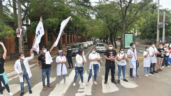 Médicos levantan huelga sin llegar a un acuerdo con el Ministerio de Salud
