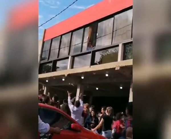Tiraron plata por la ventana en las elecciones y ahora un fiscal investiga el caso - Nacionales - ABC Color