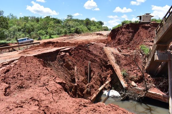 Anuncian inicio de obras para reconstruir puente donde murieron tres personas - Nacionales - ABC Color