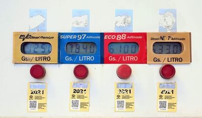Dos emblemas aumentan precios de sus combustibles entre G. 500 y G. 600 por litro - Nacionales - ABC Color