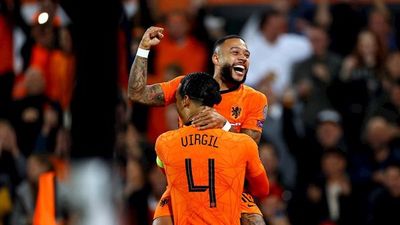 Depay sigue en forma con Países Bajos
