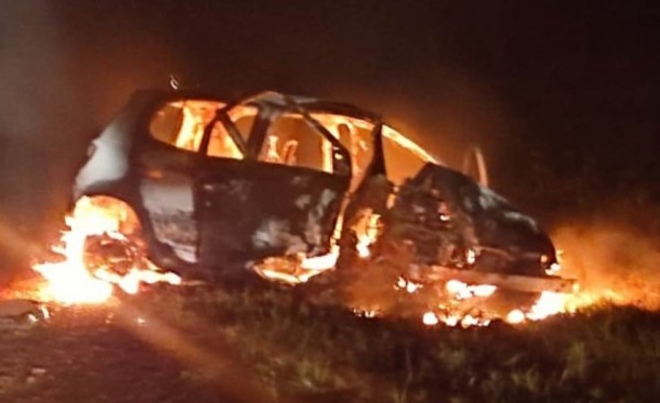 Automóvil se incendia tras un accidente en Santa Rita