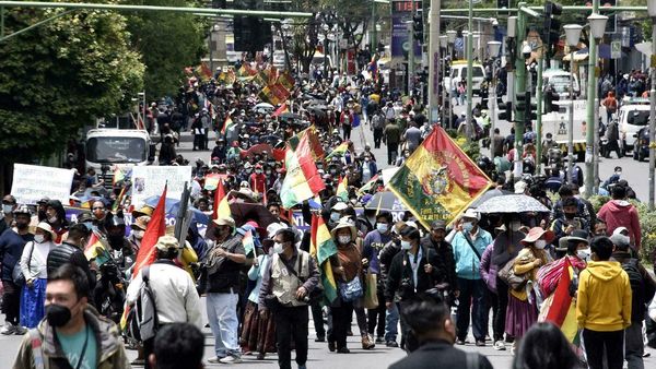 Bolivia: Oposición protesta contra el Gobierno, que alerta sobre "golpe de Estado"