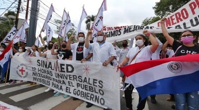 Médicos realizan protesta cerca de Mburuvicha Róga y generan caos vehicular