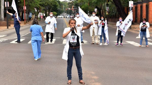 Médicos levantan huelga, pero se preparan para otra medida