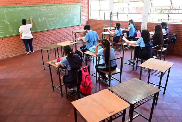 Mientras un grupo de docentes insiste en la huelga, el otro ya volvió al aula - Nacionales - ABC Color