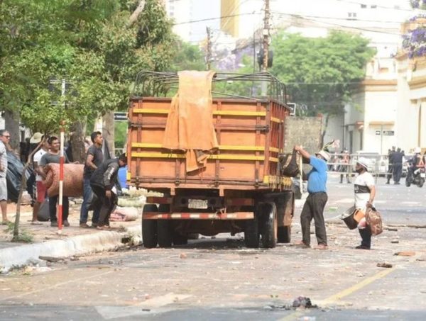 Incautan arcos y flechas a indígenas que se movilizarán en Asunción · Radio Monumental 1080 AM